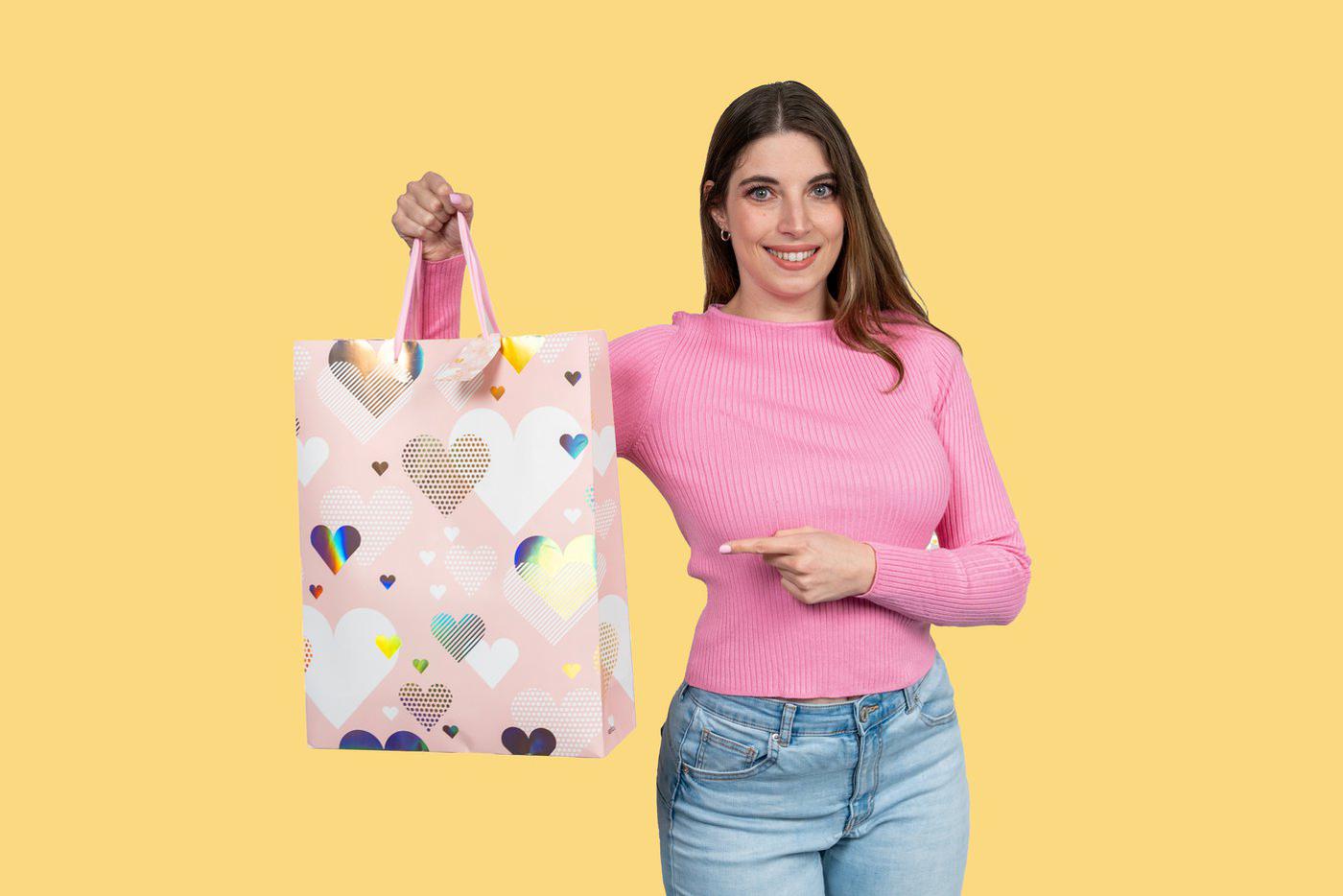 Стало известно, какой подарок можно вручить учителю, не нарушив при этом закон о взятках