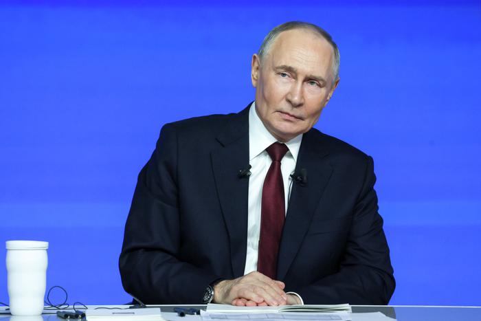 Президент России Владимир Путин остался доволен не всеми заданными ему на "Прямой линии" вопросами