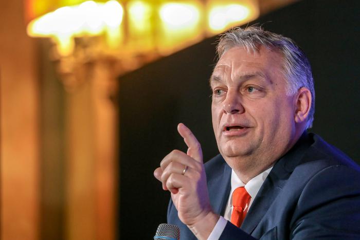 Власти Венгрии дали Зеленскому совет, как спасти Украину из нынешнего безвыходного положения