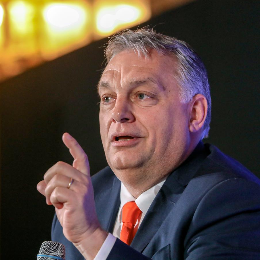 Премьер-министр Венгрии Виктор Орбан дал совет Киеву, как укрепить Украину. Венгерский лидер порекомендовал Киеву приложить все необходимые для укрепления Украины усилия. Он подчеркнул, что для этого Владимиру Зеленскому необходимо пойти на заключение мира с Россией