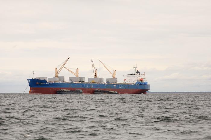 Шведские власти задержали подавшее сигнал бедствия российское судно у побережья страны