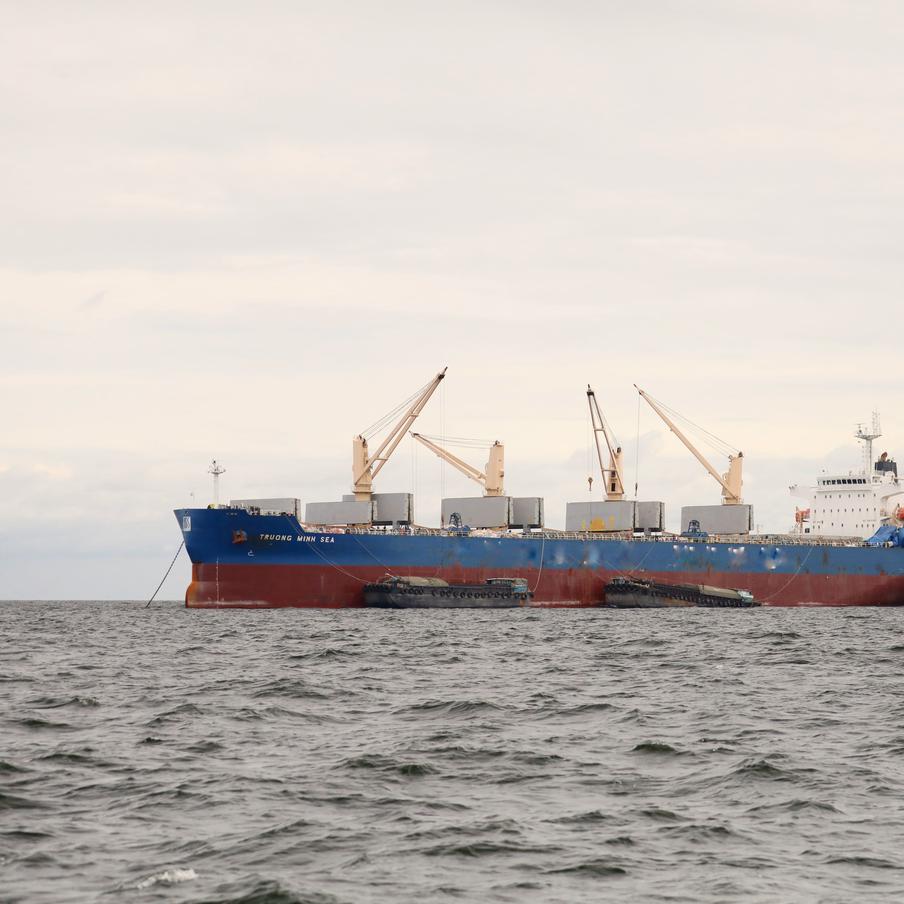 Шведские власти задержали подавшее сигнал бедствия российское судно Adler. Недалеко от побережья Швеции властями страны было задержано российское судно. На подавшем незадолго до этого сигнал бедствия корабле Adler с российским экипажем ведётся досмотр