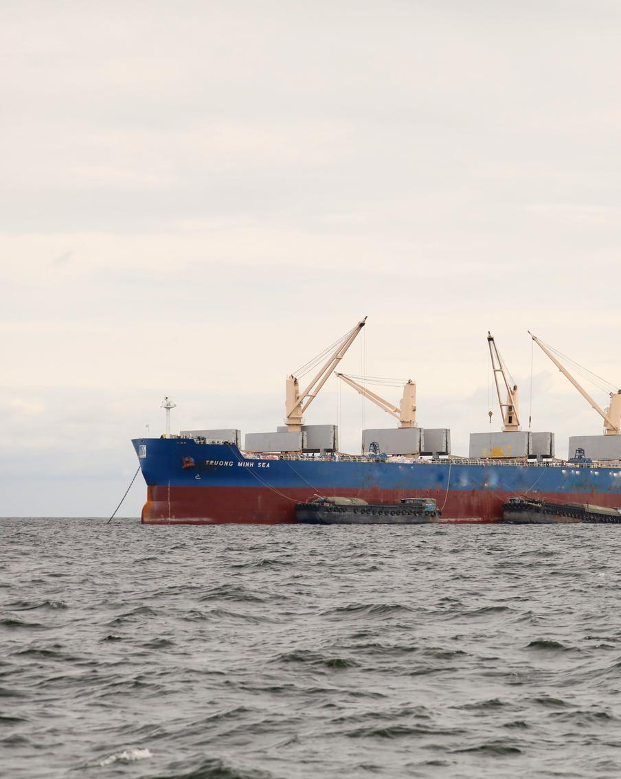 Шведские власти задержали подавшее сигнал бедствия российское судно у побережья страны