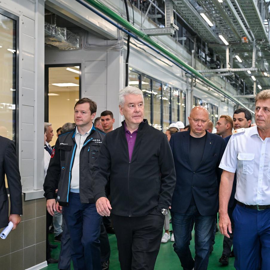 Собянин рассказал о начале установки в транспорте Москвы нового оборудования. Столичный мэр уточнил, что в транспорте Москвы появляются новые компактные турникеты и информационные терминалы московского производства