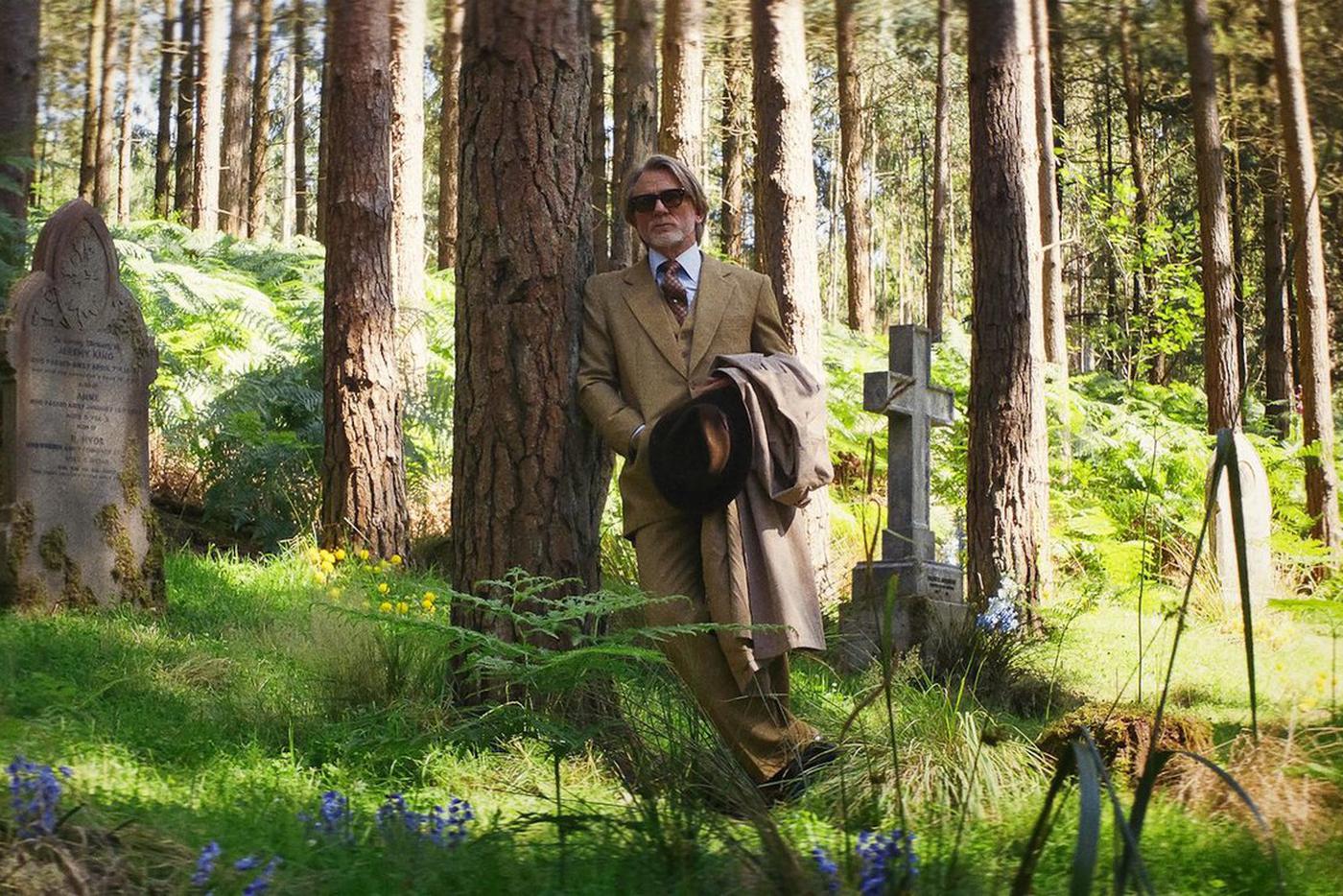 Дэниэл Крэйг в роли частного детектива ставит шах и мат загадкам одного провинциального церковного прихода