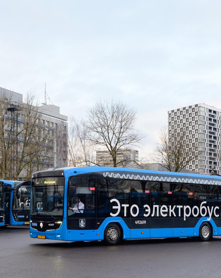 8 электробусов вышли на маршрут 793 в 5 районах Москвы. В Москве продолжается динамичное развитие сети экологичного общественного транспорта. С 2018 года на городских маршрутах начали курсировать современные электробусы отечественного производства, что значительно повысило уровень комфорта для пассажиров