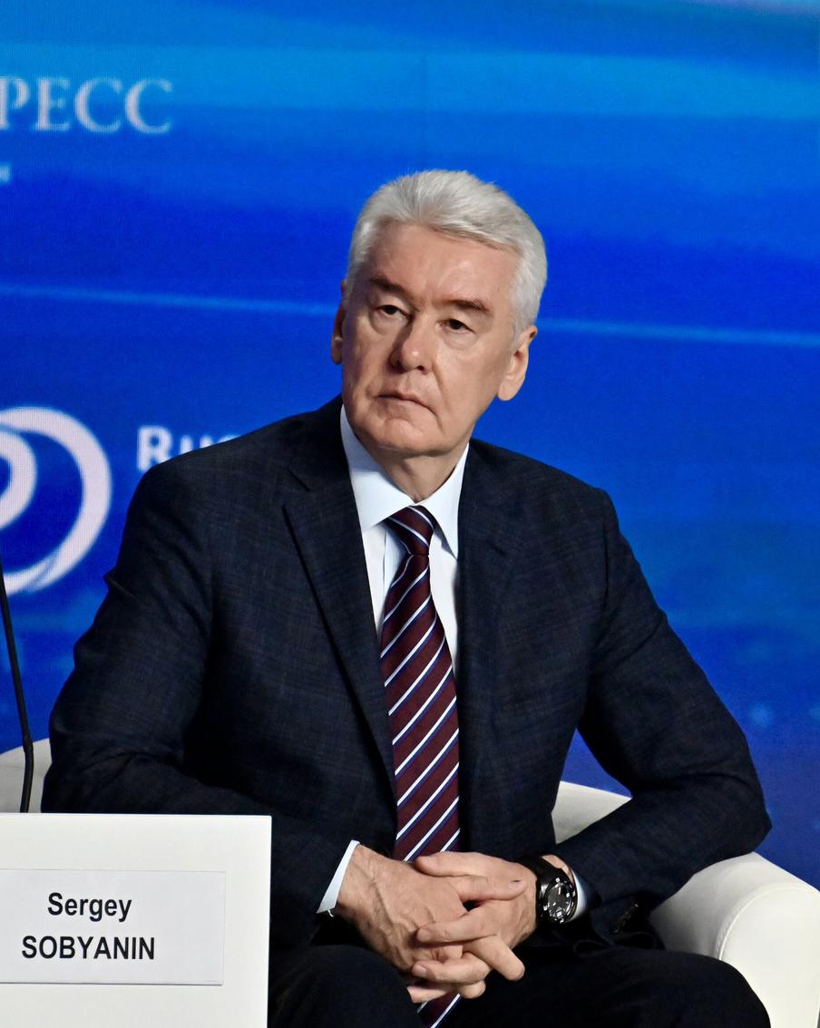 Собянин: 11 всесезонных спортплощадок нового формата создали в этом году. В Москве успешно реализован проект по созданию одиннадцати многофункциональных спортивных площадок нового поколения. Как отметил мэр Москвы Сергей Собянин, традиционно спортивная инфраструктура используется неравномерно в течение года