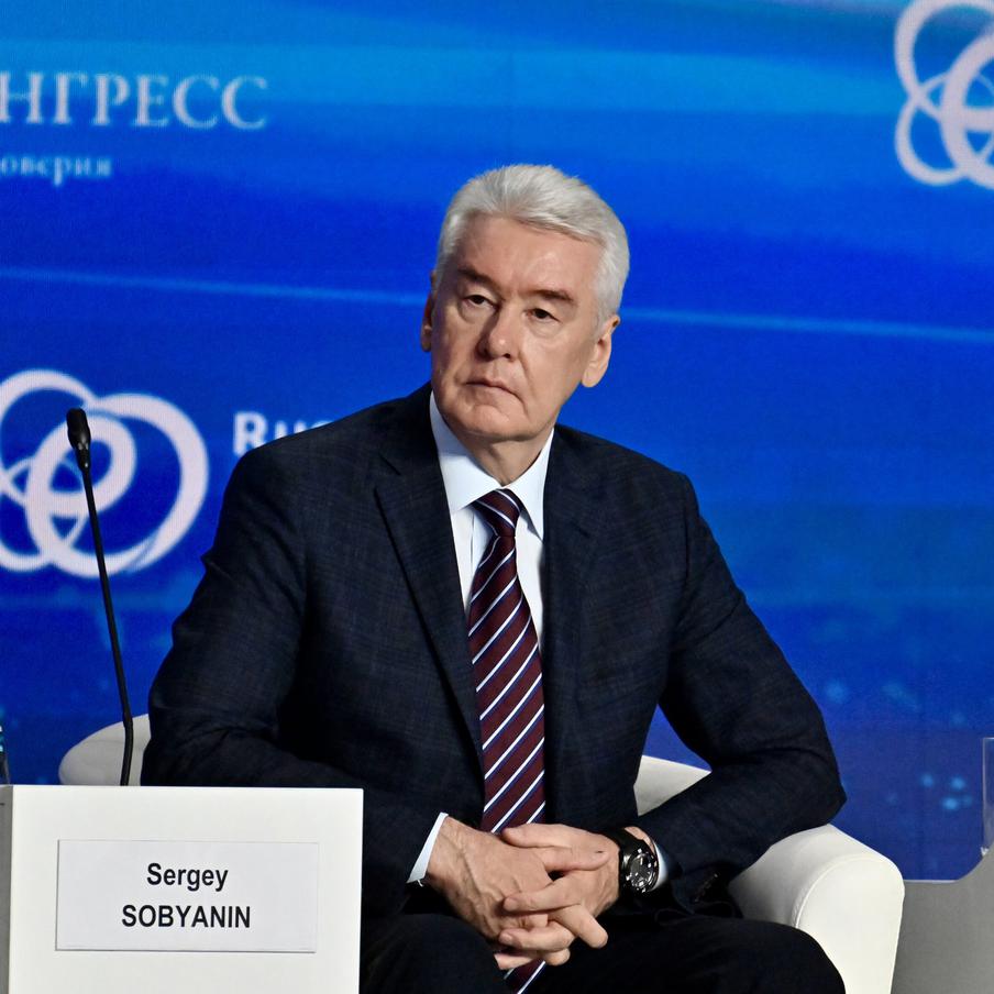 Собянин: 11 всесезонных спортплощадок нового формата создали в этом году. В Москве успешно реализован проект по созданию одиннадцати многофункциональных спортивных площадок нового поколения. Как отметил мэр Москвы Сергей Собянин, традиционно спортивная инфраструктура используется неравномерно в течение года