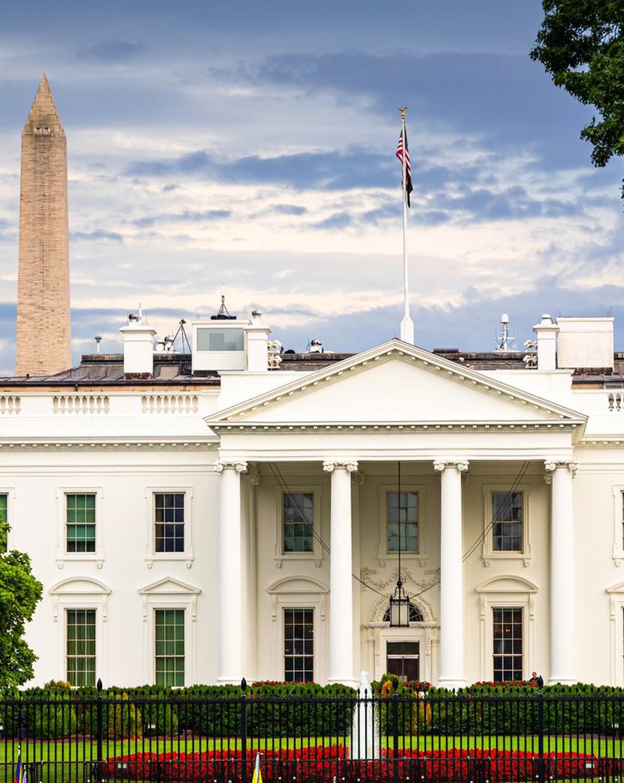 США отзывают послов из 29 стран. Администрация действующего президента США приступает к масштабной смене состава дипломатического корпуса. Как сообщает агентство Associated Press (AP), не менее 29 послов будут отозваны из своих зарубежных миссий для пересмотра стратегического курса страны в области международных отношений