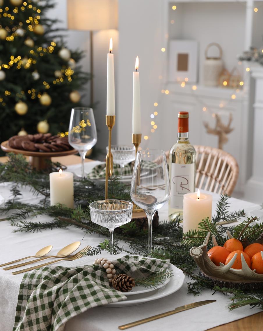 Как украсить новогодний стол и пространство вокруг него