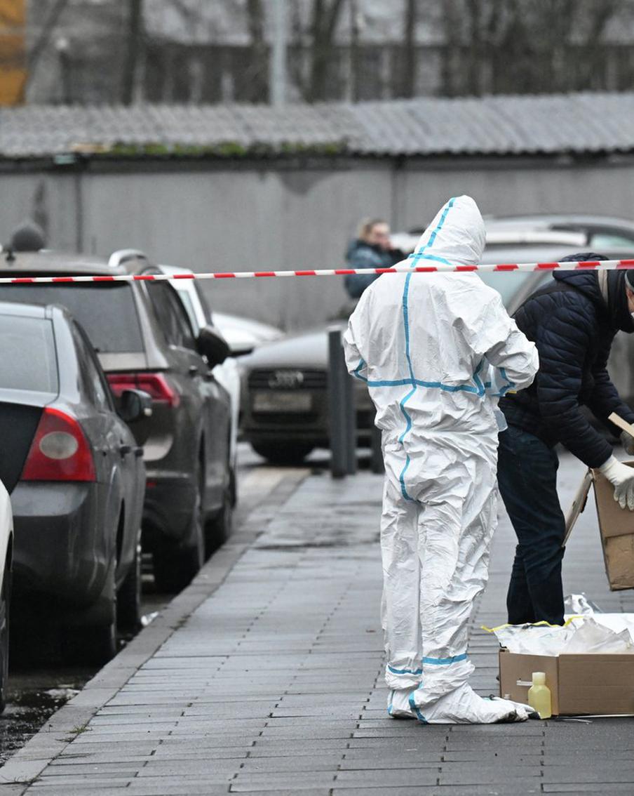 Убитый генерал-лейтенант Сарваров был внесён в список сайта "Миротворец". В ходе расследования гибели генерал-лейтенанта Фанила Сарварова, начальника управления оперативной подготовки Генерального штаба Вооружённых сил РФ, было установлено, что его имя фигурирует в базе данных скандально известного украинского сайта "Миротворец"