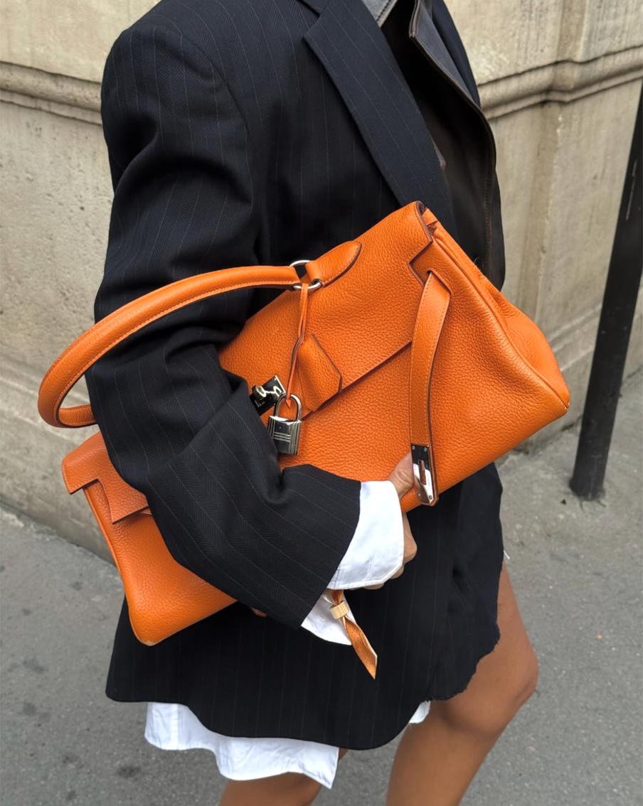 Носить яркий цвет дозированно или по-максимуму – решать вам.