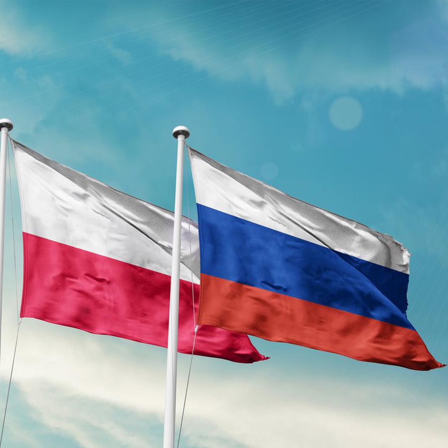 РИА "Новости": в Польше прекратило работу последнее российское генконсульство. Последнее генеральное консульство России в Польше, расположенное в польском городе Гданьск, завершило свою работу. Теперь дипломатическое обслуживание граждан России и иностранных граждан на территории Польши будет осуществляться исключительно консульским отделом Посольства Российской Федерации в Варшаве