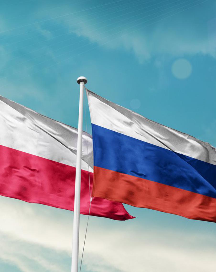 РИА "Новости": в Польше прекратило работу последнее российское генконсульство. Последнее генеральное консульство России в Польше, расположенное в польском городе Гданьск, завершило свою работу. Теперь дипломатическое обслуживание граждан России и иностранных граждан на территории Польши будет осуществляться исключительно консульским отделом Посольства Российской Федерации в Варшаве