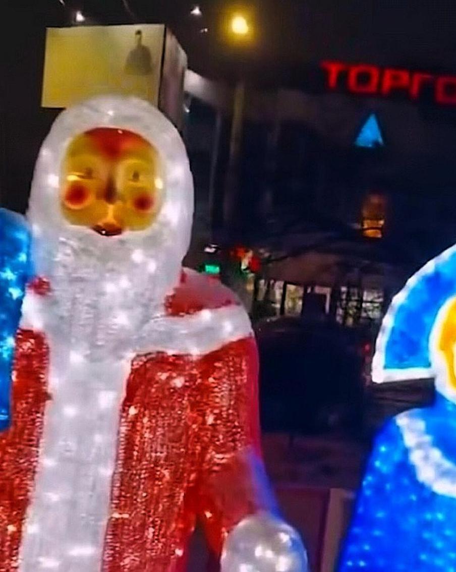 "Выкусите, москвичи!": жители российских регионов показали во всей красе новогодние украшения их городов