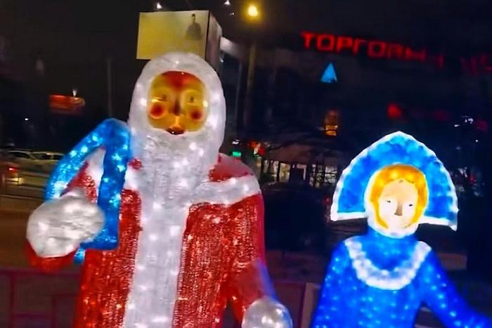 "Выкусите, москвичи!": жители российских регионов показали во всей красе новогодние украшения их городов