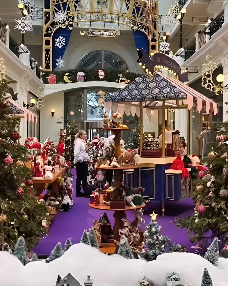 Ярмарка в Петровском пассаже.