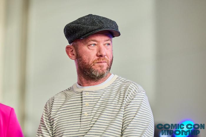 "Не люблю людей, которые не любят красную икру": продюсер фильмов Гая Ричи Айван Эткинсон дал интервью Metro