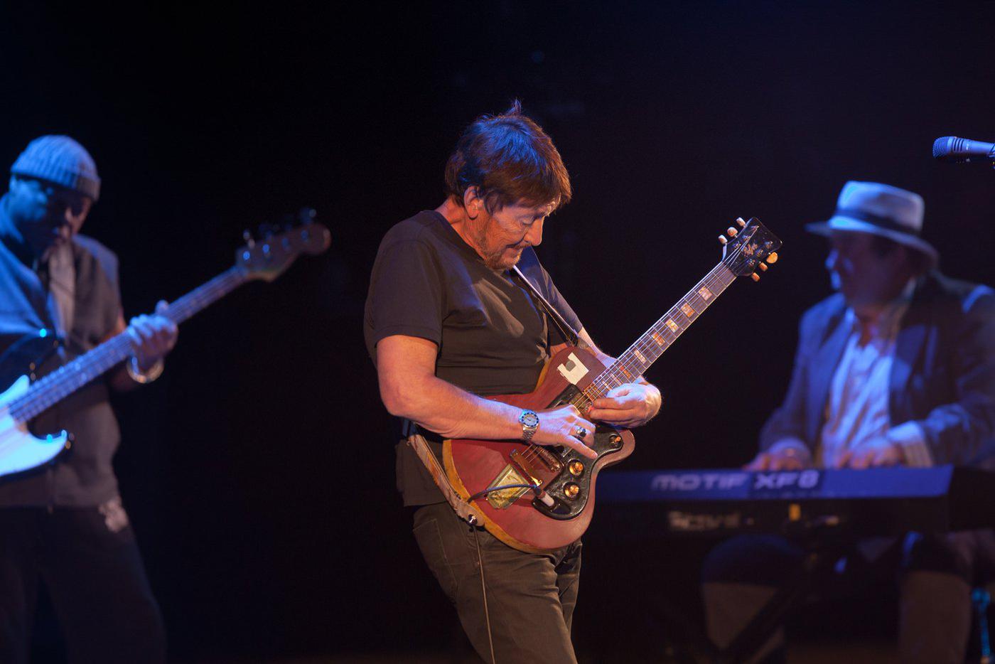 Умер британский певец Крис Ри