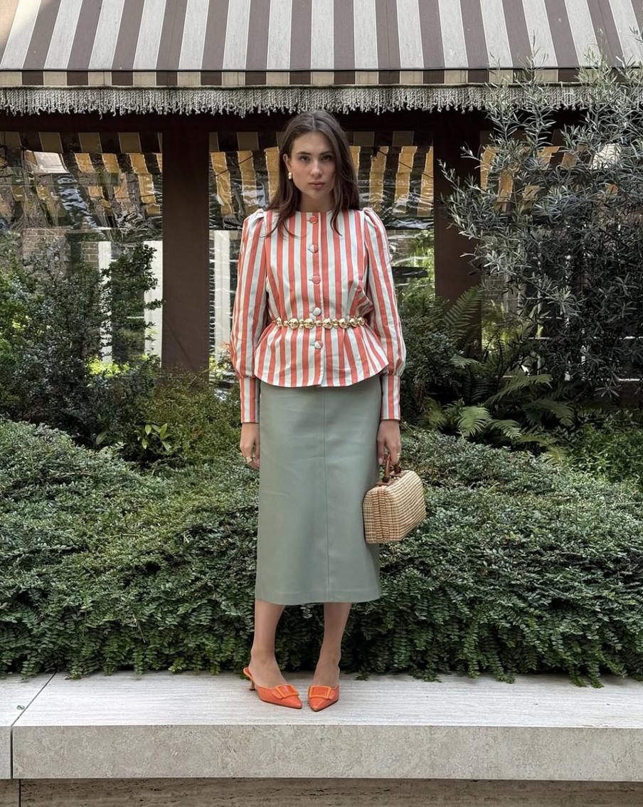 Сочетайте узнаваемые принты с яркими оттенками.