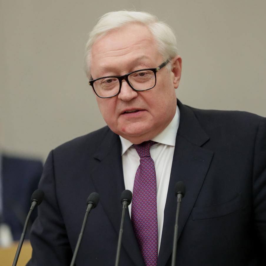 Рябков подтвердил ТАСС проведение раунда консультаций с США по раздражителям. Заместитель министра иностранных дел Российской Федерации Сергей Рябков подтвердил, что состоялся очередной раунд консультаций между Москвой и Вашингтоном, о чём 23 декабря сообщило агентство ТАСС. По словам дипломата, достигнутые результаты по ключевым вопросам, вызывающим напряжение в отношениях, оказались незначительными