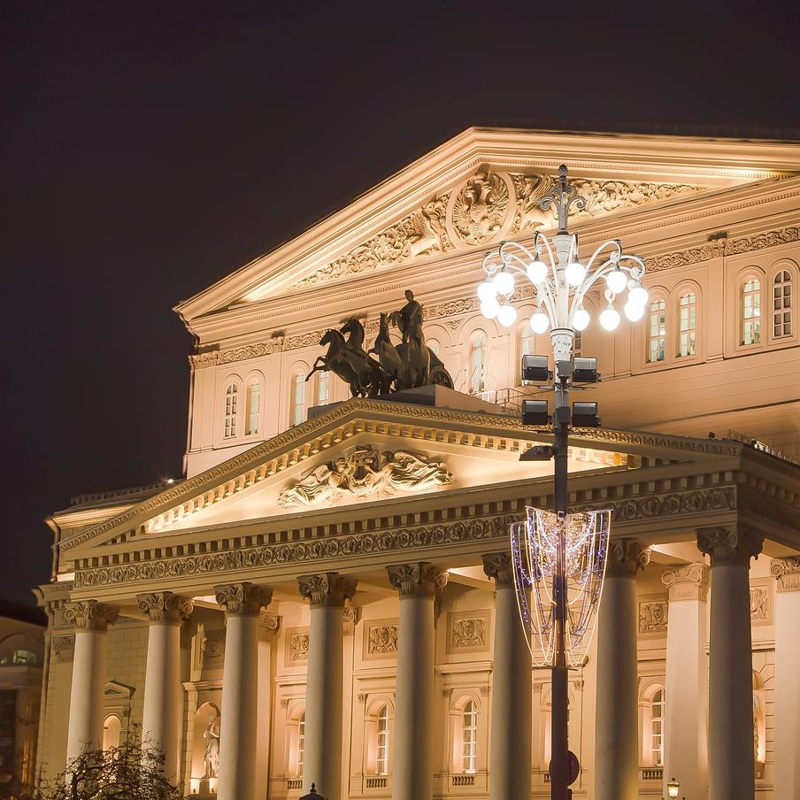 "Щелкунчика" Большого театра покажут 30 и 31 декабря в 300 кинотеатрах. В преддверии Нового года Государственный академический Большой театр России приглашает всех желающих насладиться легендарным балетом "Щелкунчик" П. И. Чайковского в постановке Юрия Григоровича. С 30 по 31 декабря спектакль будет транслироваться более чем в 300 кинотеатрах России, Узбекистана и Белоруссии, а также на специальных арт-площадках