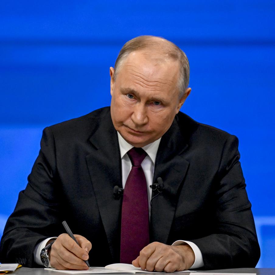 Путин сменил посла в Чехии. Президент Российской Федерации Владимир Путин издал указ о назначении Анны Пономарёвой на пост посла России в Чешской Республике. Она сменит на этой должности Александра Змеевского, который руководил российской дипломатической миссией в Чехии с 2016 года