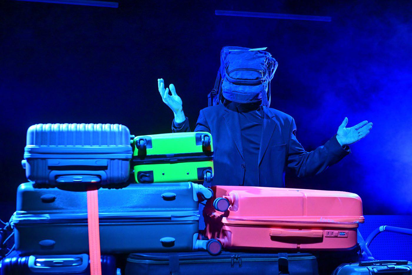 В "Сонетах Шекспира" нашлось место маньяку, получающему удовольствие от прикосновения к чужим вещам.