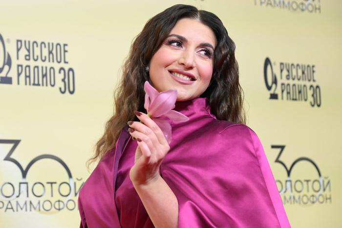 "Бабушка Сара": Жасмин поделилась с Metro сокровенным новогодним желанием