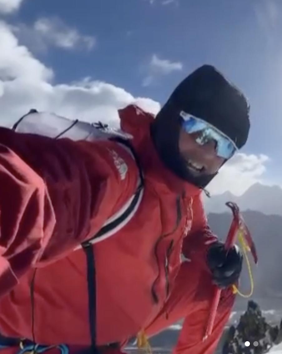 Легендарный альпинист Симоне Моро пережил сердечный приступ в горах – как часто это бывает