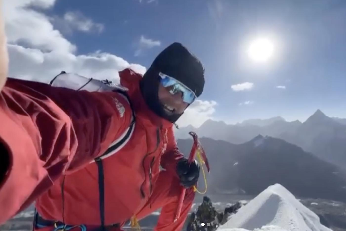 Легендарный альпинист Симоне Моро пережил сердечный приступ в горах – как часто это бывает