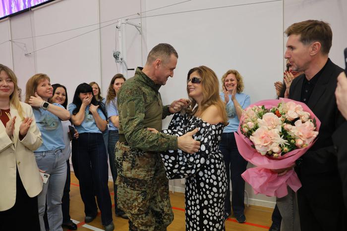 "Маресьев полз, я не хуже!": ветераны СВО разоткровенничались на концерте Гурцкой