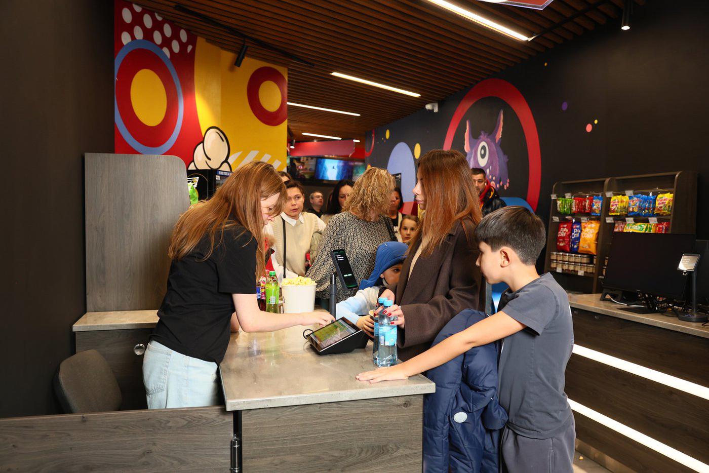 Зрители оценили демократичные цены в торговых точках кинотеатра.