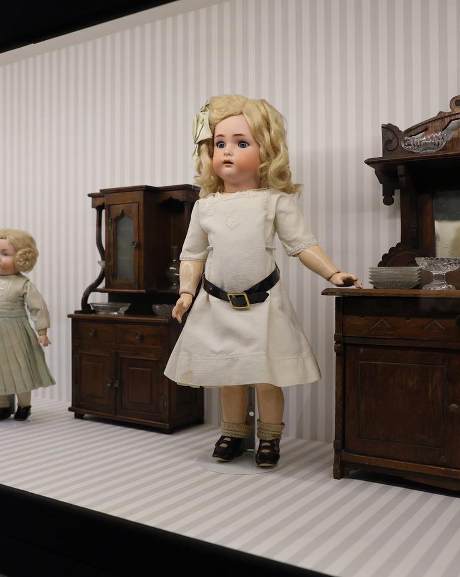 Почему 100 лет назад даже взрослые покупали куклы – выставка в Москве отвечает на вопрос