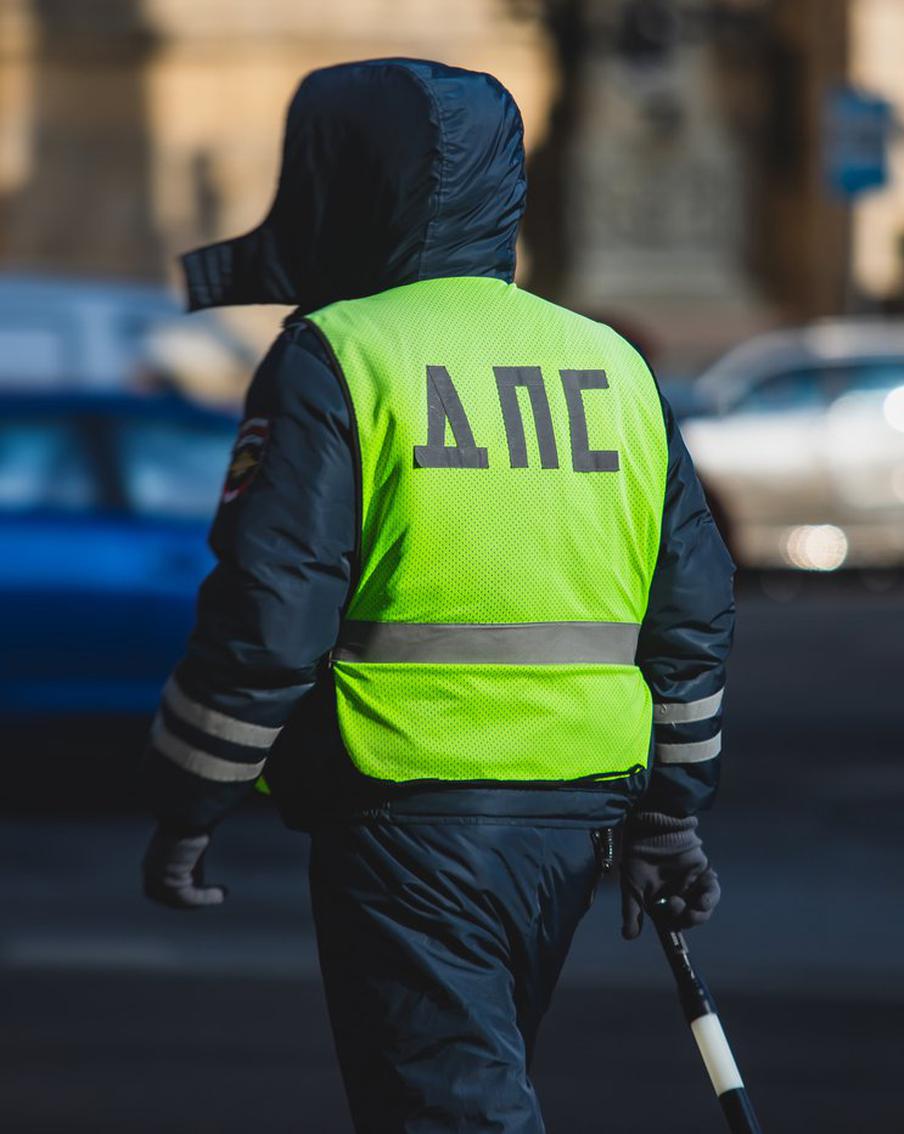 На юге Москвы из-за инцидента пострадали сотрудники ДПС. В Следственном комитете Российской Федерации по городу Москве возбуждено уголовное дело по факту инцидента, произошедшего на Елецкой улице, в результате которого пострадали сотрудники дорожно-патрульной службы. Следователи и криминалисты СКР прилагают все усилия для установления всех обстоятельств произошедшего