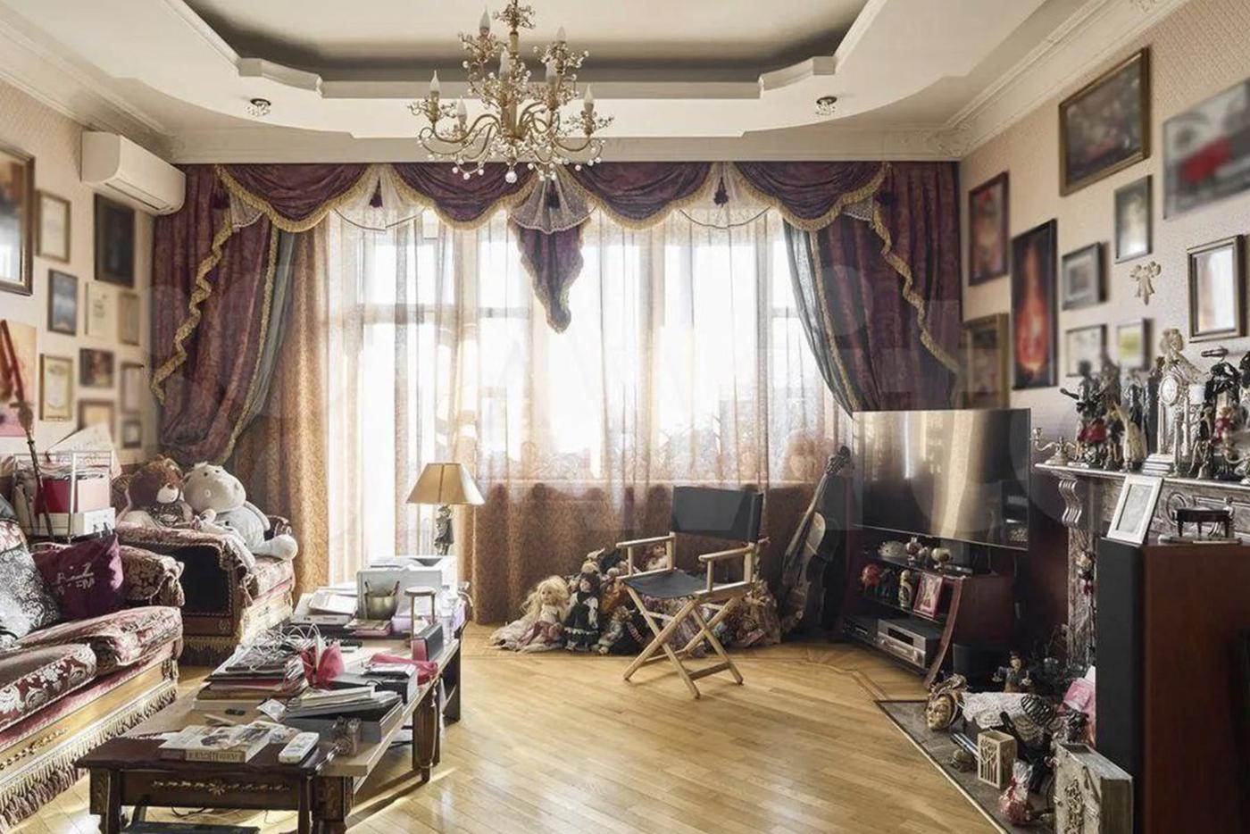 Квартира наполнена "визуальным шумом".