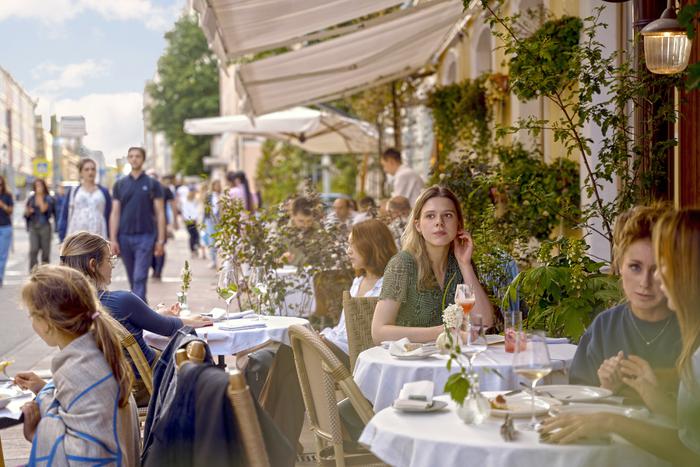 За 9 месяцев 2025 года оборот столичного общепита составил почти 700 млрд рублей