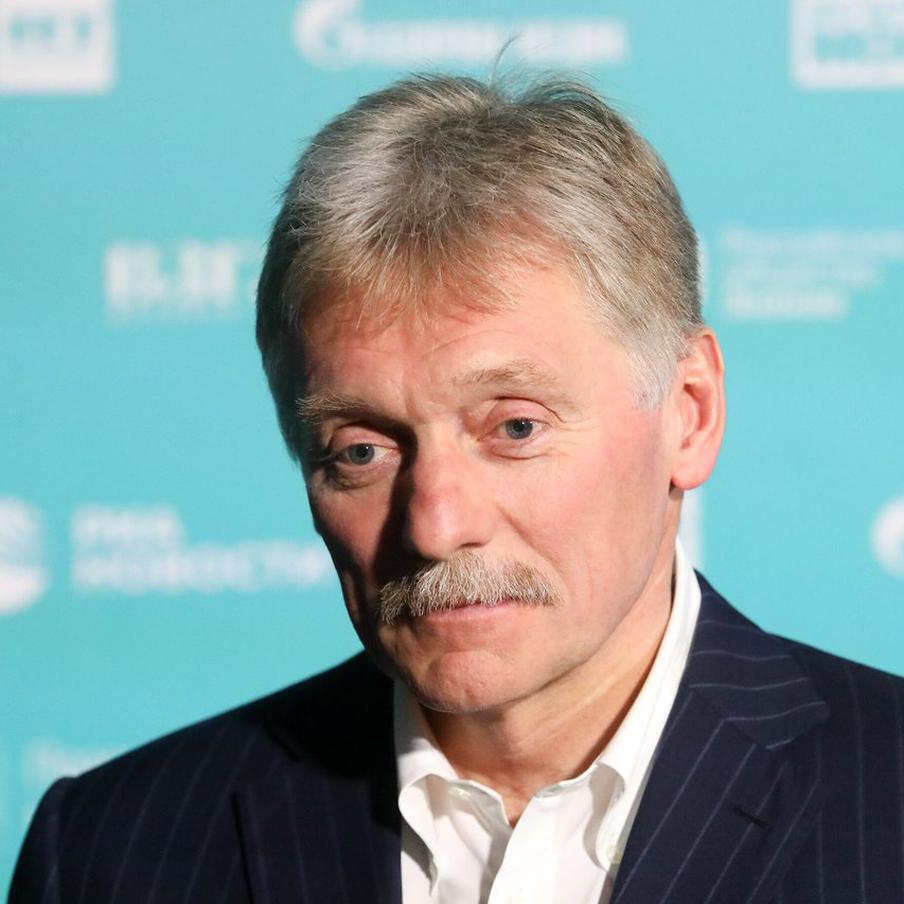 В Кремле не стали комментировать сообщения о мирном плане Киева. Пресс-секретарь президента России Дмитрий Песков не стал комментировать публикации в СМИ о мирном плане, предложенном Киевом для урегулирования украинского конфликта и состоящем из 20 пунктов. Отвечая на вопросы журналистов, Песков напомнил, что уже давал ответ на этот вопрос и не видит необходимости повторяться