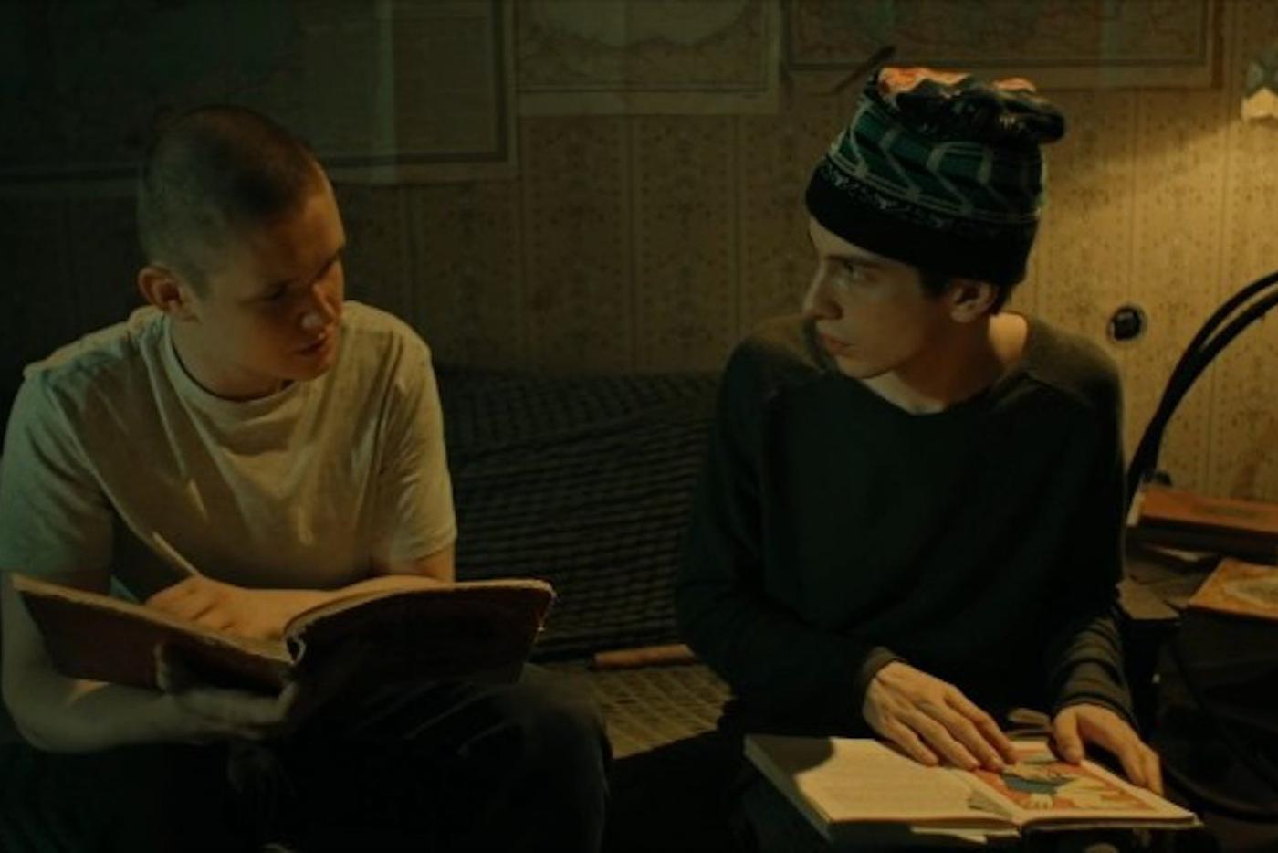 Олег Чугунов и Марк Эйдельштейн в сериале "Путешествие на солнце и обратно"