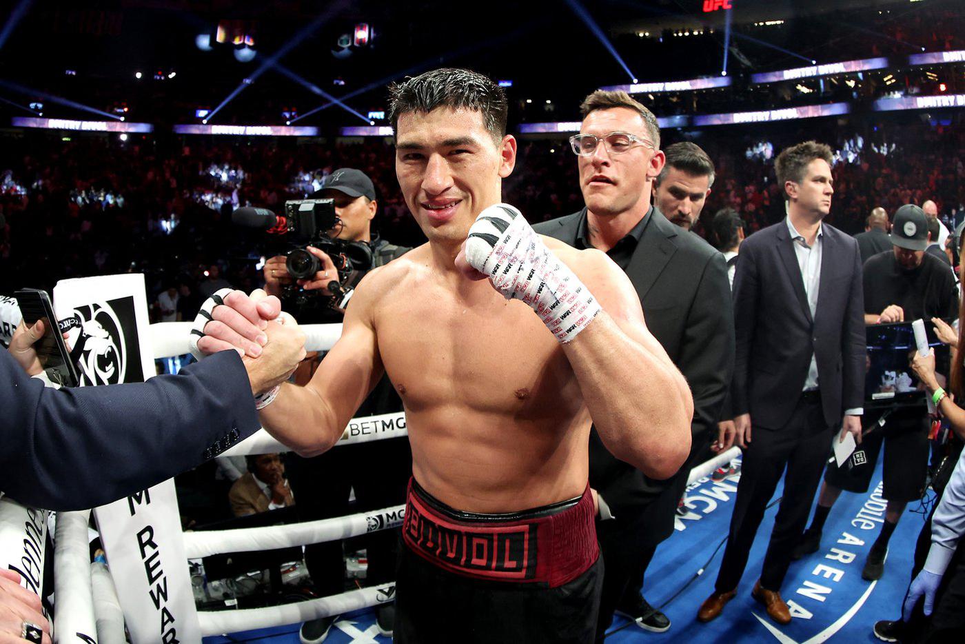 Бивол победил Бетербиева в 2025-м решением большинства судей.