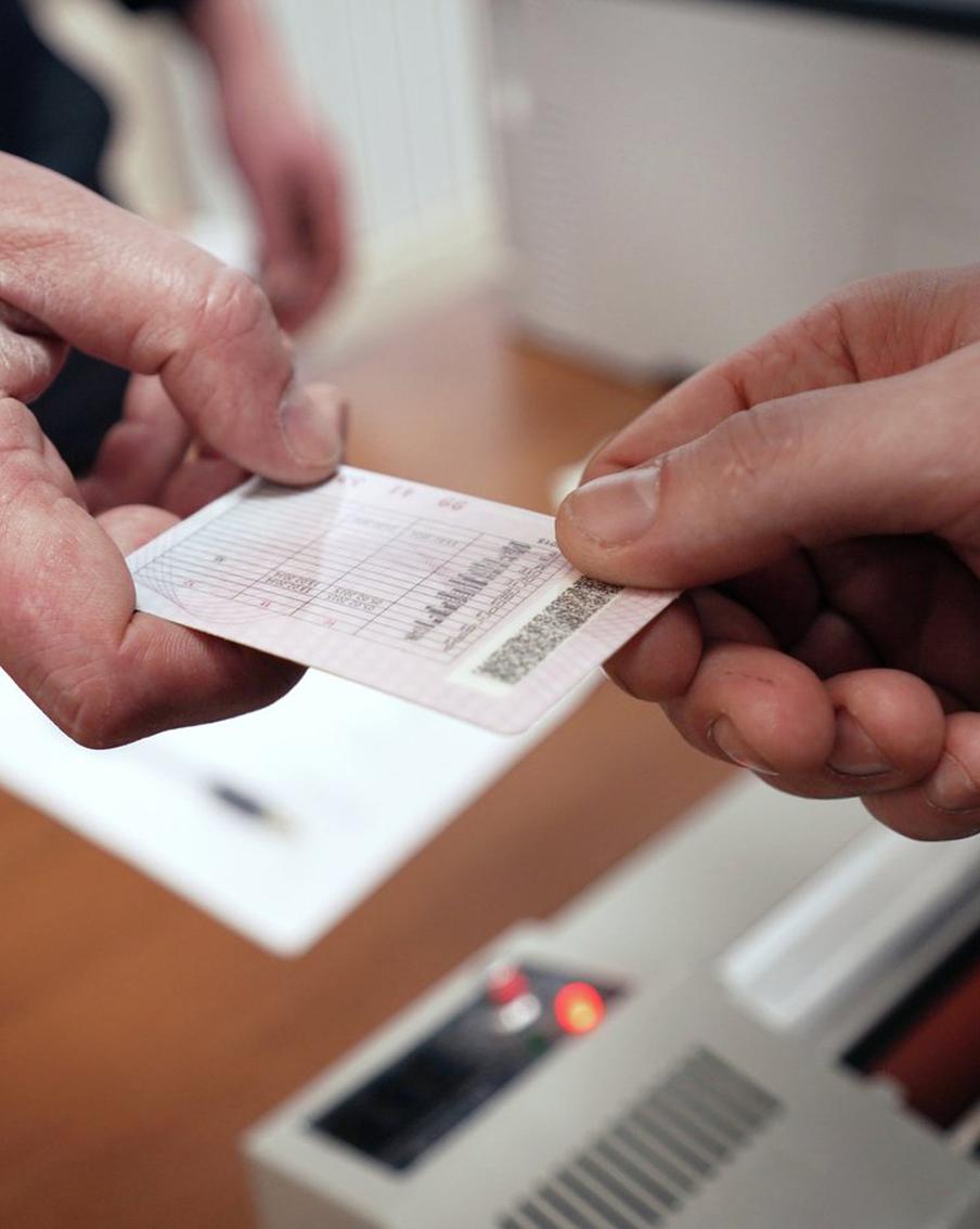 Водителей призвали проверить срок действия прав перед Новым годом