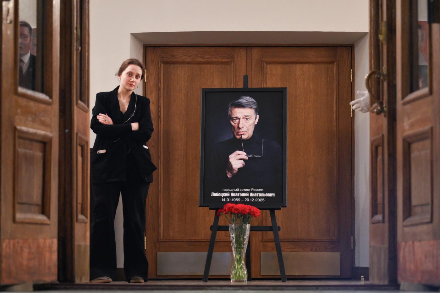 "Пью с локтя": бывшая жена от души помянула Анатолия Лобоцкого