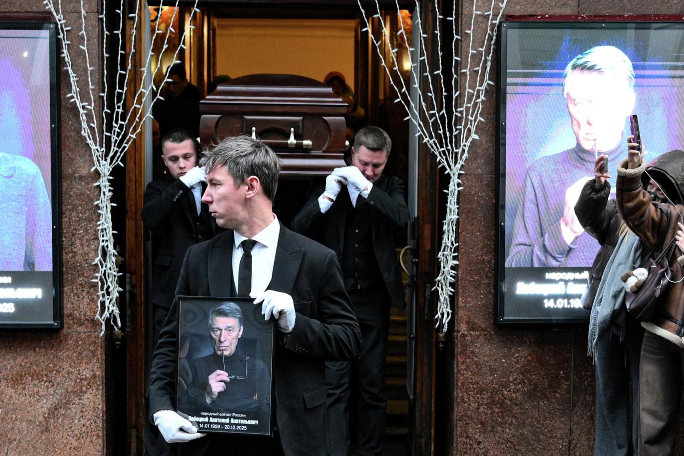 В Театре Маяковского прошла церемония прощания с Анатолием Лобоцким