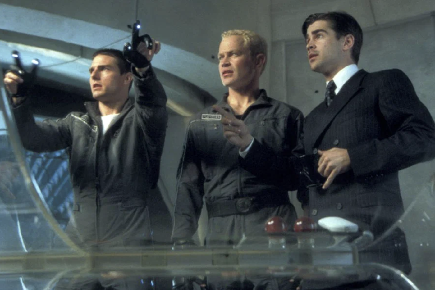 В фильме для управления жестами нужны были специальные перчатки, нам же они не потребуются.