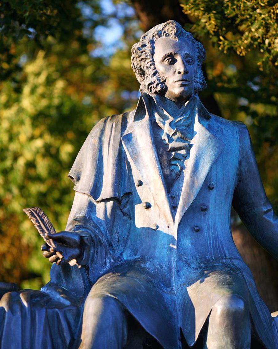 200 лет восстанию декабристов: Пушкина спас Пушкин, жён не пускали в Сибирь дети