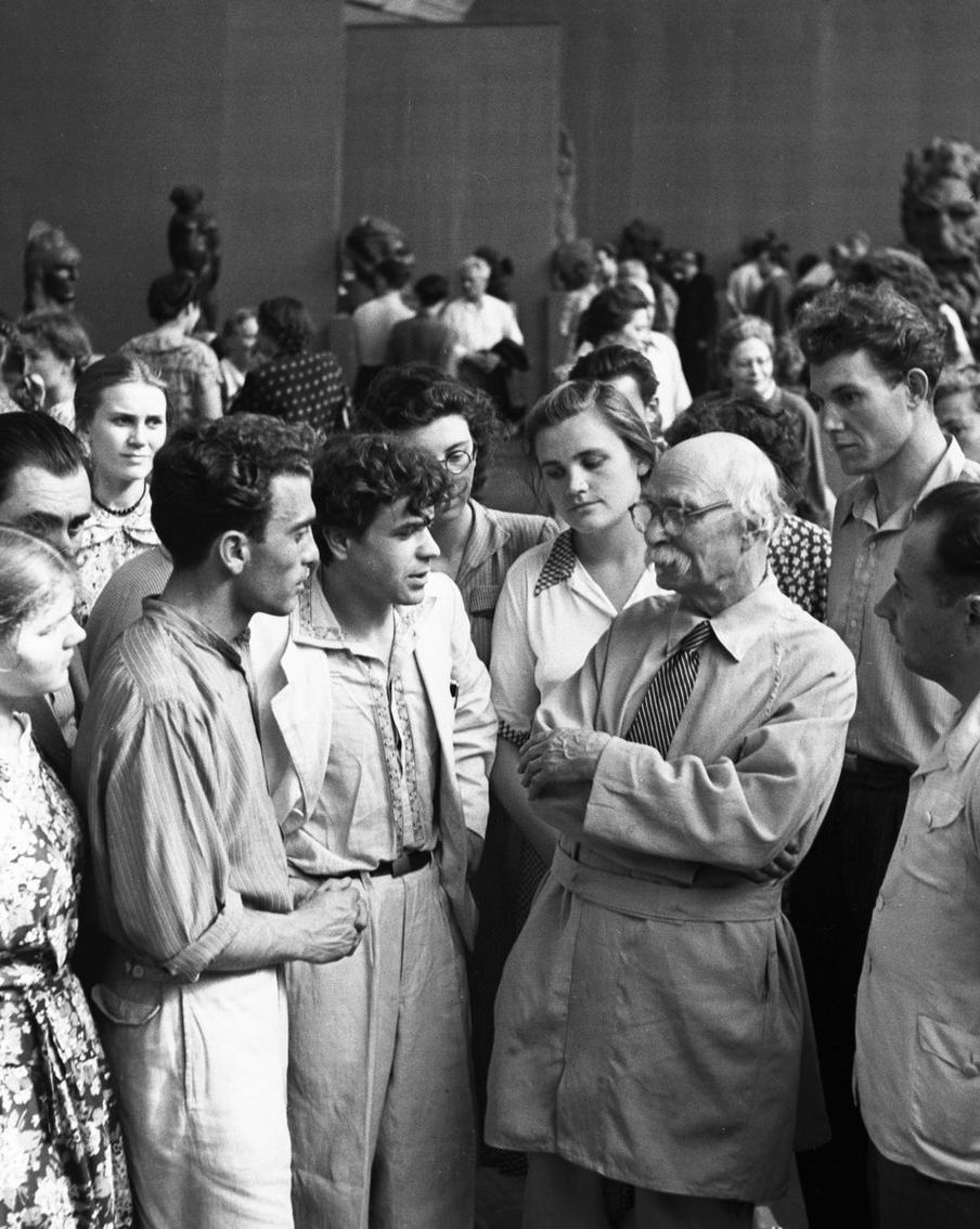 Для чего Есенин горланил частушки под окнами редакции: неизвестные дневниковые записи раскрыли курьёзные случаи из жизни поэта