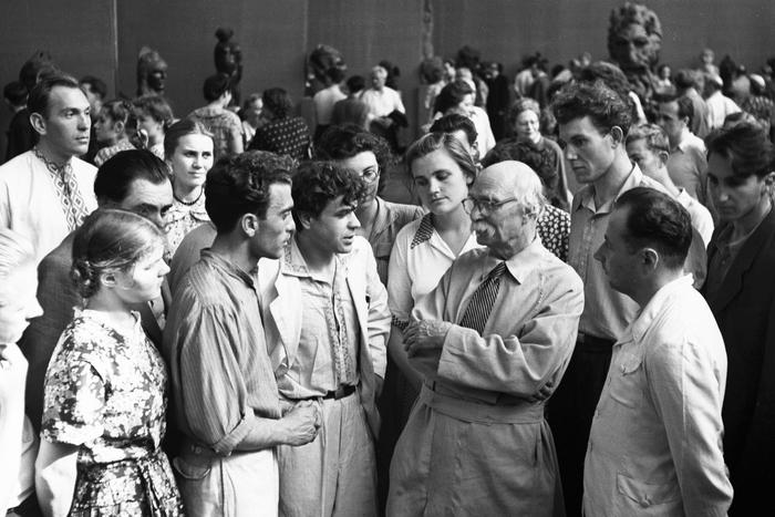 Для чего Есенин горланил частушки под окнами редакции: неизвестные дневниковые записи раскрыли курьёзные случаи из жизни поэта