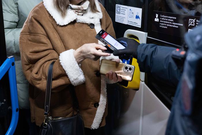 Максим Ликсутов подвёл итоги усиленной проверки оплаты проезда у станции метро "Нагорная"