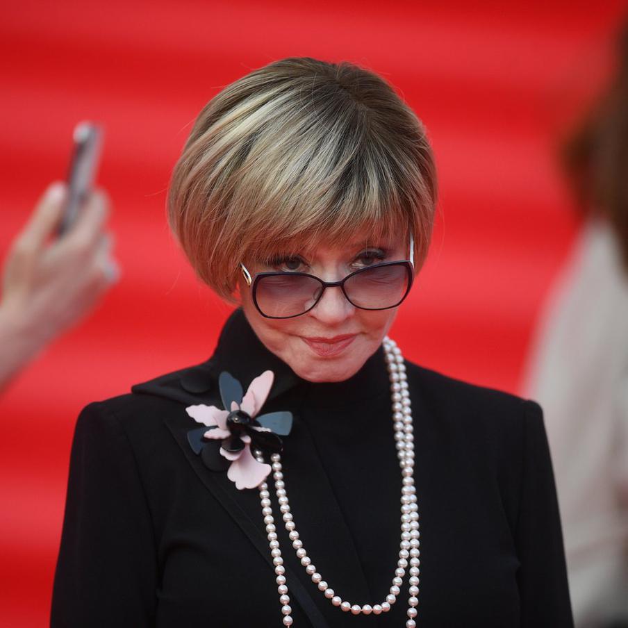 Стала известна причина смерти Веры Алентовой. Источники сообщили новые подробности о внезапной кончине народной артистки, которая почувствовала резкое ухудшение самочувствия во время публичного мероприятия