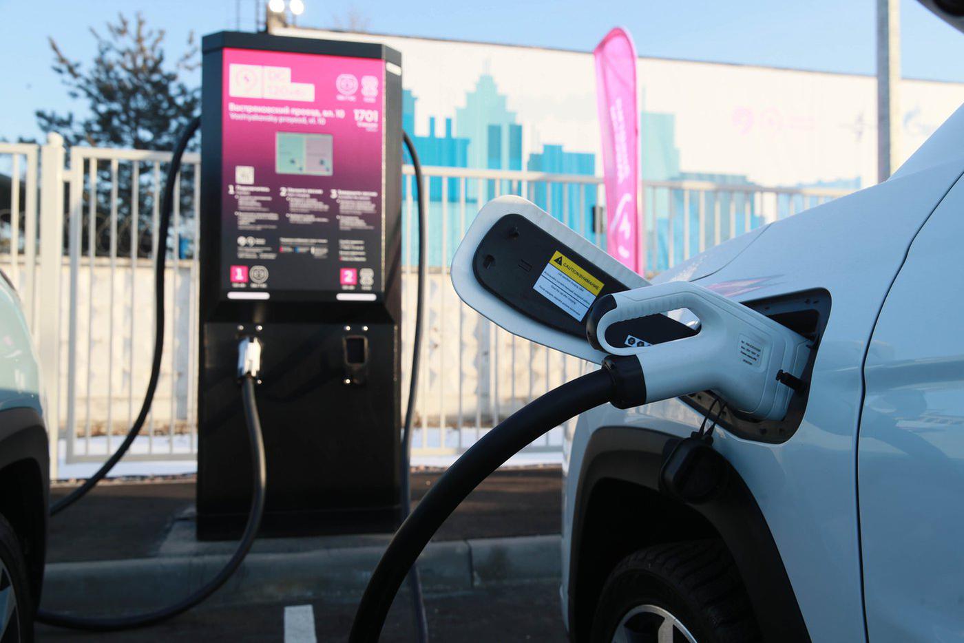 Максим Ликсутов: в Москве будут устанавливать до 500 зарядных станций в год